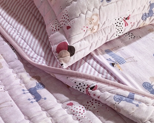 Colcha Matelassê Malha Altenburg Mundo Kids Juvenil com 1 Porta Travesseiro